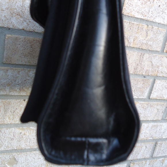 Stuart Weitzman turnlock crossbody  bag. - Picture 7 of 8